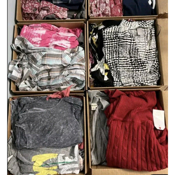 50 piece Plus Size Womens Reseller Box Wholesale Bundle Great Styles & Brands - Picture 5 of 7